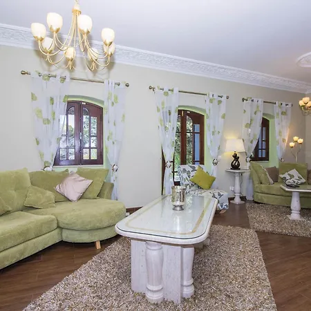Villa Arrochela *