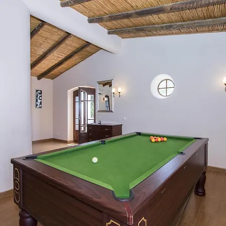 Arrochela Villa *